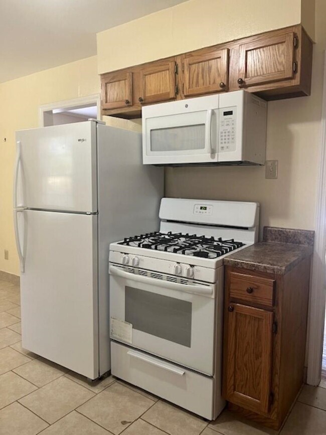 Building Photo - 1022 S White Station Rd