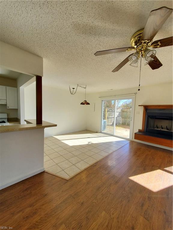 Building Photo - 833 Quesnel Dr