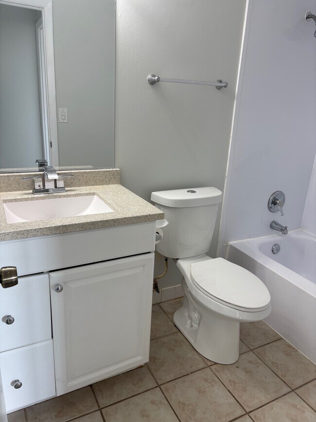 Building Photo - 1460 Fairlane Dr