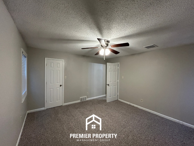 Building Photo - Spacious 5 Bedroom Home for Rent in Southaven, MS | Hardwood Floors, Fireplace & Fenced Yard