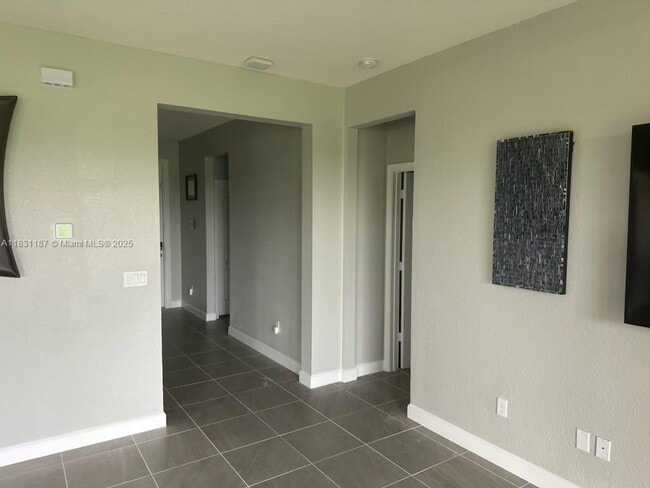 Building Photo - 8159 NW Greenbank Cir