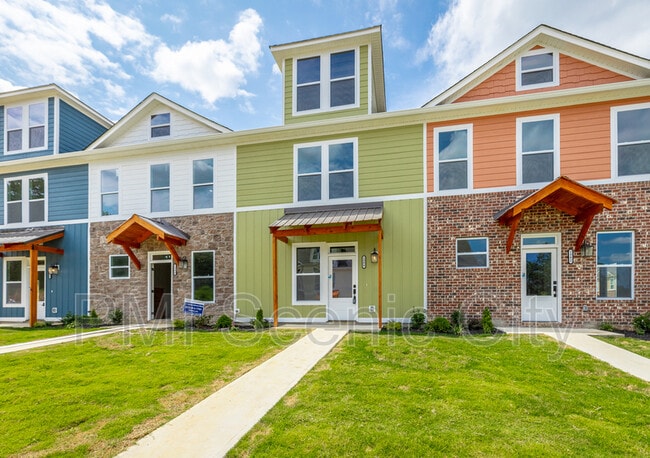 Building Photo - 1904 Cypress Ln