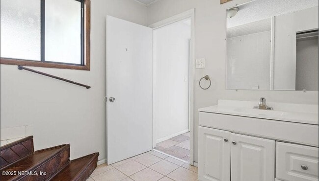 Building Photo - 5758 Newberg Ln