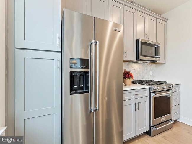 Building Photo - 715 Parker Blvd