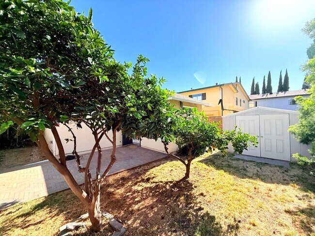 Building Photo - 4447 Lockwood Ave