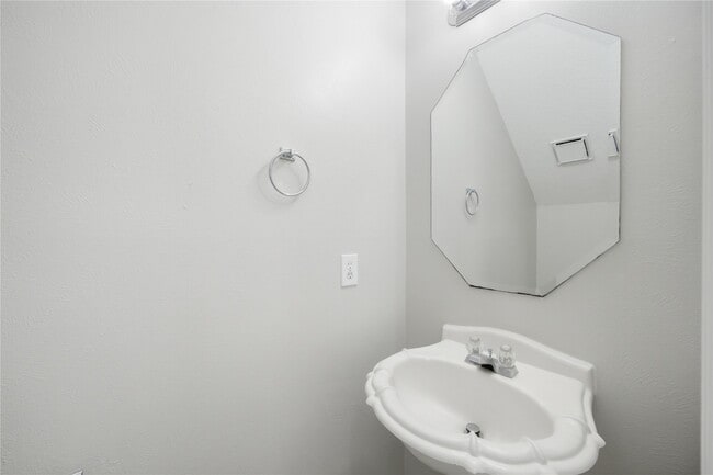 Building Photo - 2034 Greenwest Dr