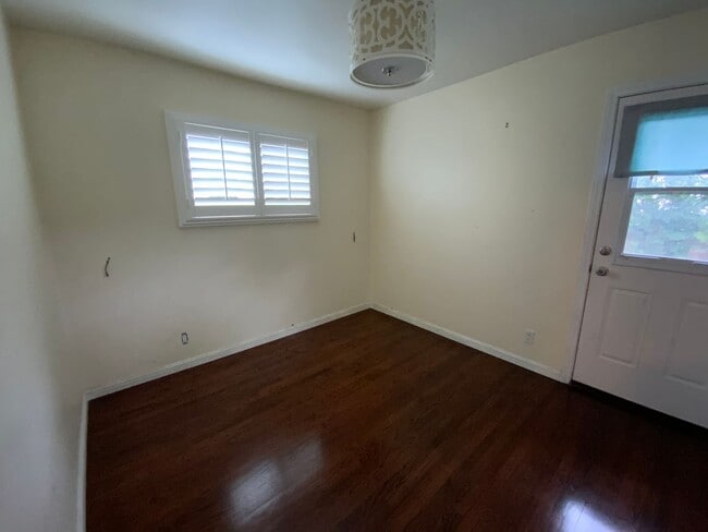 Building Photo - Spacious 3BD Home with Large Backyard, Quartz Counters & 2-Car Garage