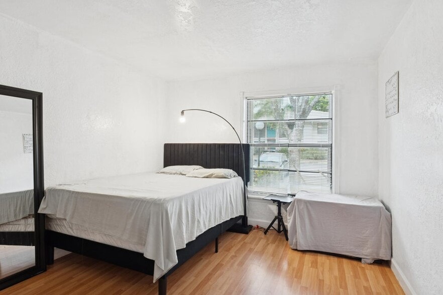 Building Photo - 9930 Pineapple Tree Dr