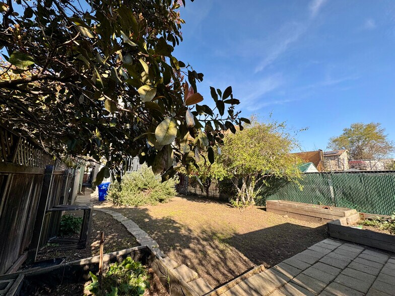 Building Photo - 695 30th St