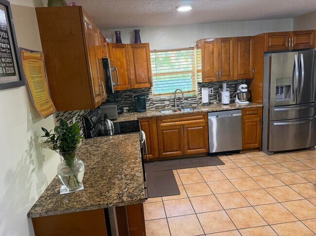 Building Photo - 5842 Lake George Pl