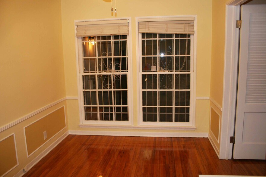 Building Photo - 831 Alandele Ave