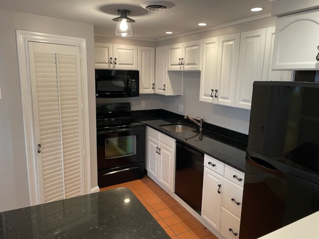 Building Photo - 1BR in Georgetown East Village WITH PARKIN...