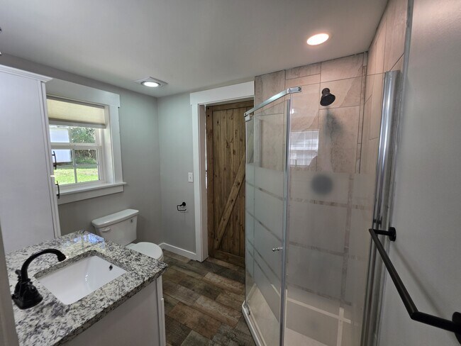 Building Photo - 803 Marve St