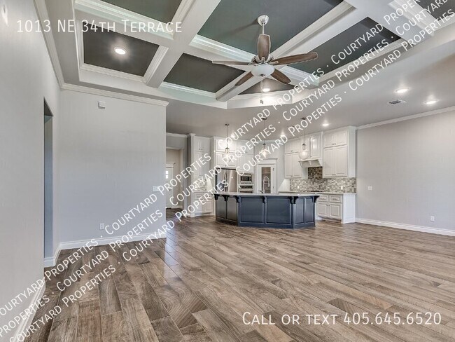 Building Photo - 1013 NE 34th Terr