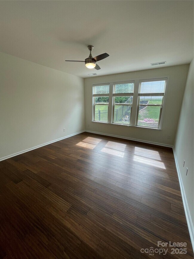 Building Photo - 132 Hillston Ln