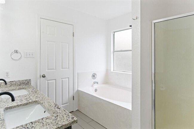 Building Photo - 321 Nicole Way