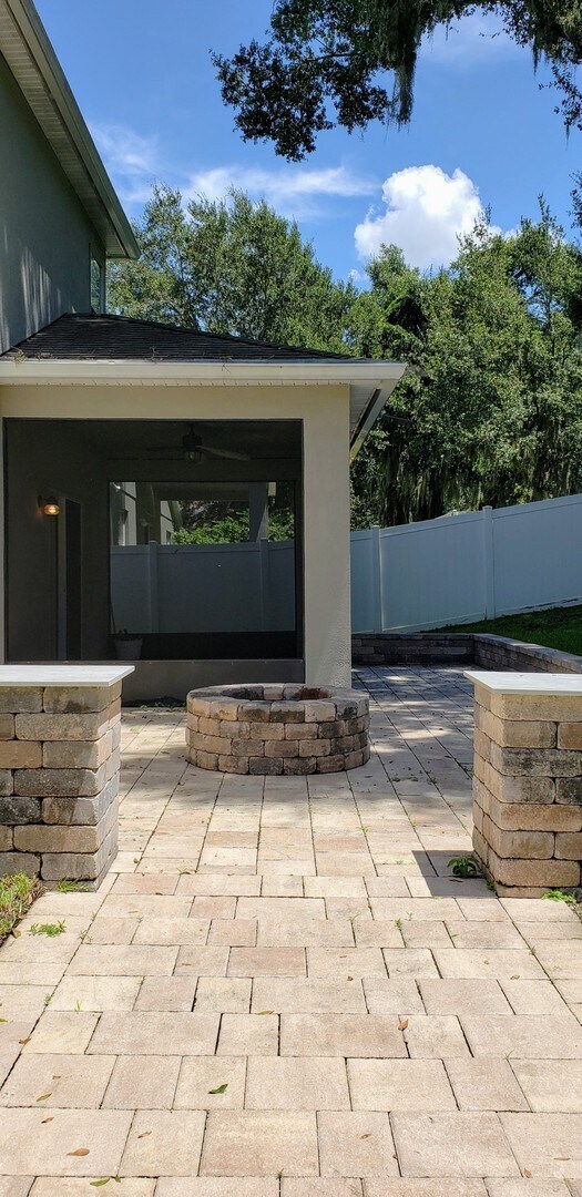 Building Photo - FABULOUS 4/2.5 HOME IN GATED CALABRIA COVE...