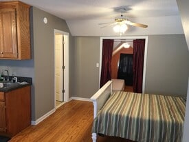 Building Photo - 1929 Leander Dr