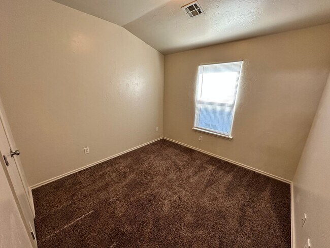 Building Photo - 212 Chalmette Dr