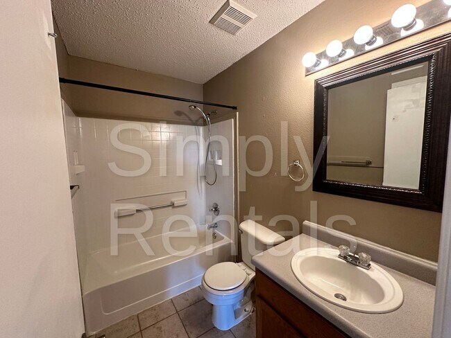 Building Photo - 479 Mills Way