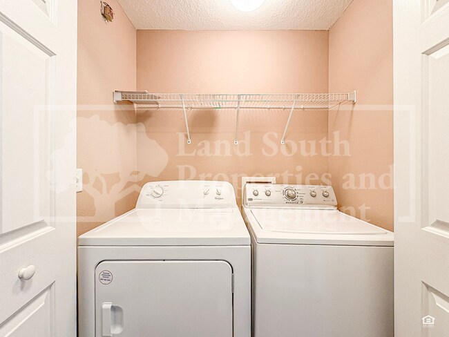 Building Photo - 5432 River Rock Rd