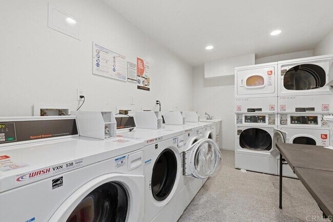 Building Photo - 2266 Grand Ave