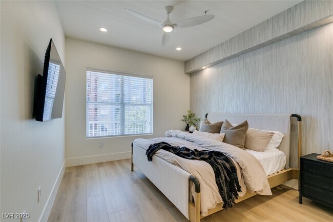 Building Photo - 32 E Serene Ave