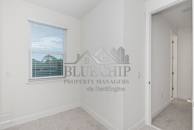 Building Photo - 1217 Pampus Dr