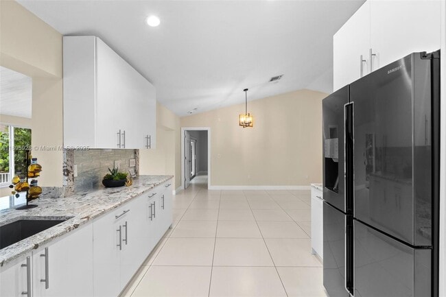 Building Photo - 1412 NE 53rd Ct