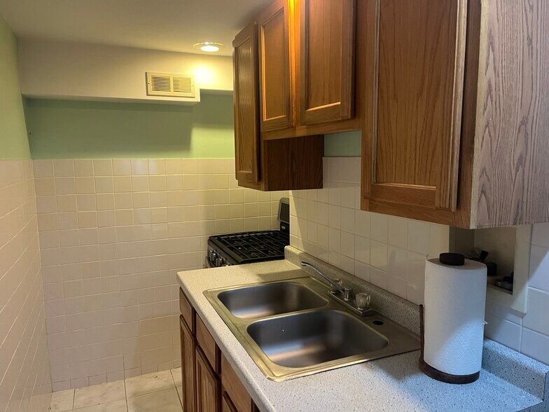 Building Photo - 3816 N Nora Ave