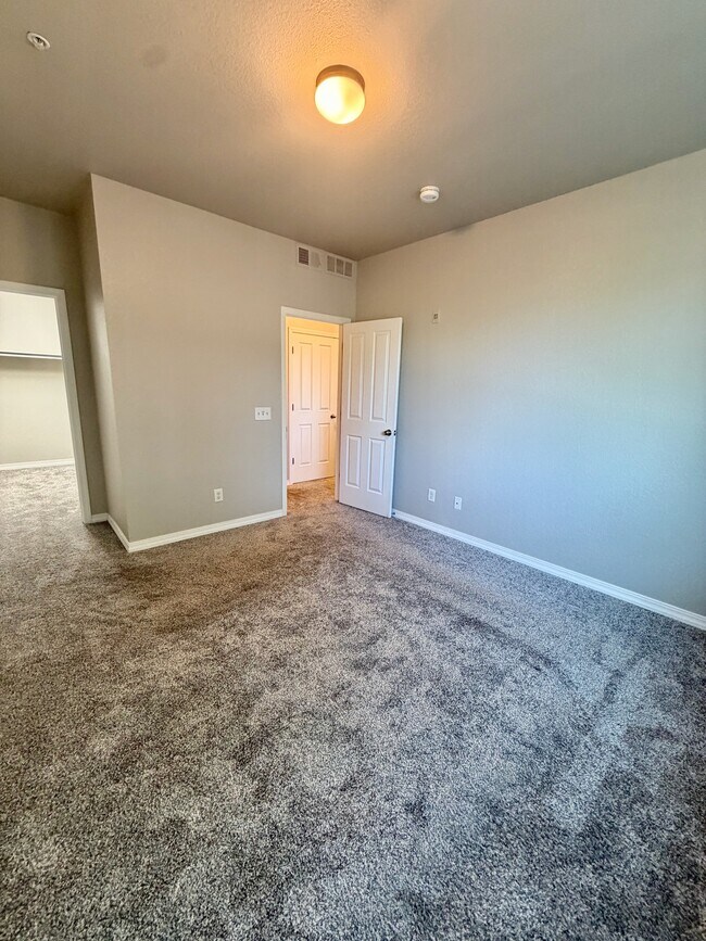 Building Photo - 2133 Krisron Rd