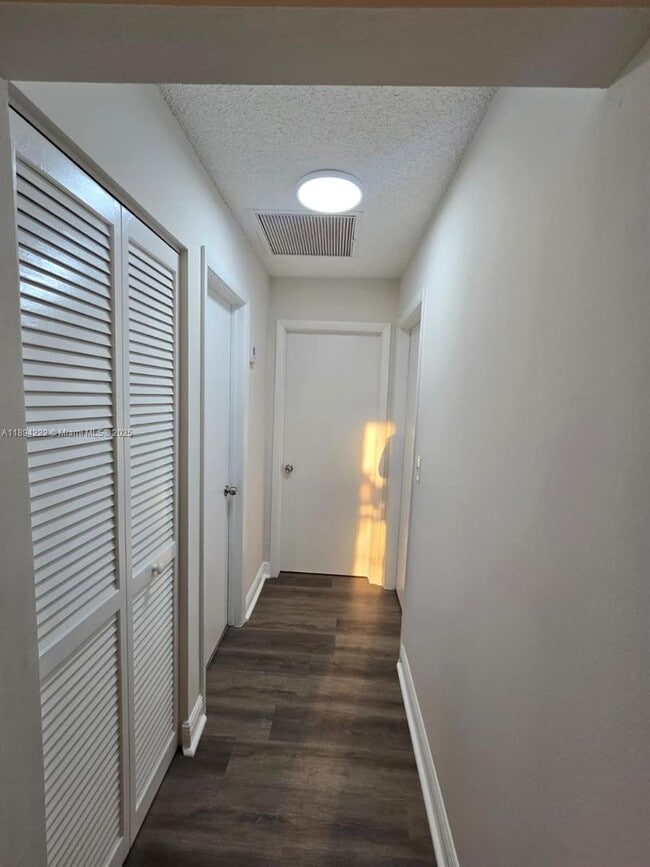 Building Photo - 4247 Willow Pond Cir