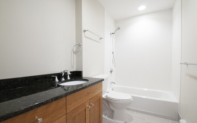 Building Photo - 76 Main St