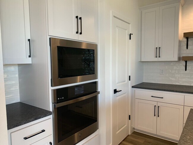 Building Photo - Brand NEW 4 bedroom 1 story home Rancho Co...