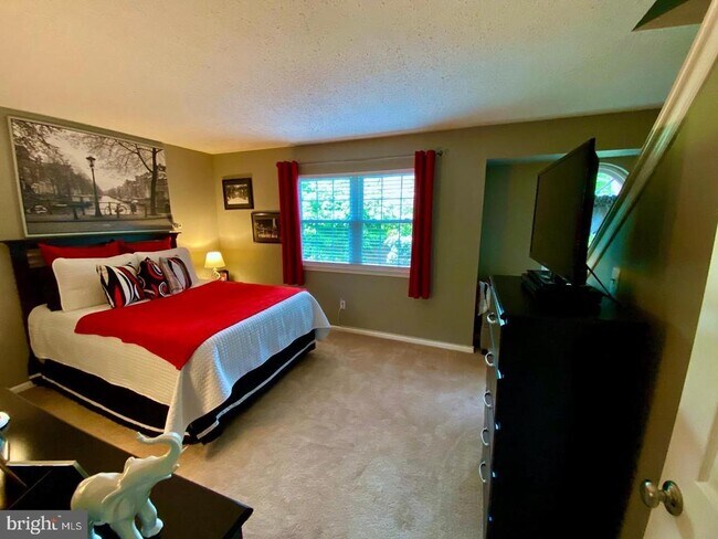 Building Photo - 55 Rampart Dr
