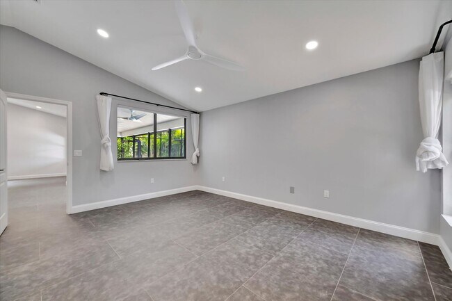 Building Photo - Stunning 3 Bed/ 2 Bath Pool Home in Longwood Run ~ UTC