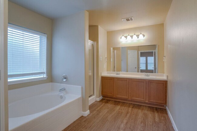 Building Photo - 3723 Holden Ct