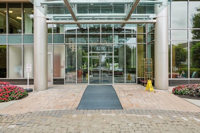 Building Photo - 8100 River Rd
