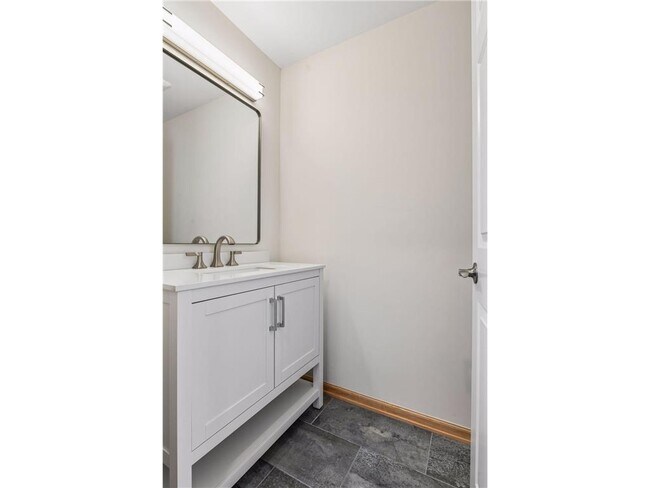 Building Photo - 2121 Village Trail