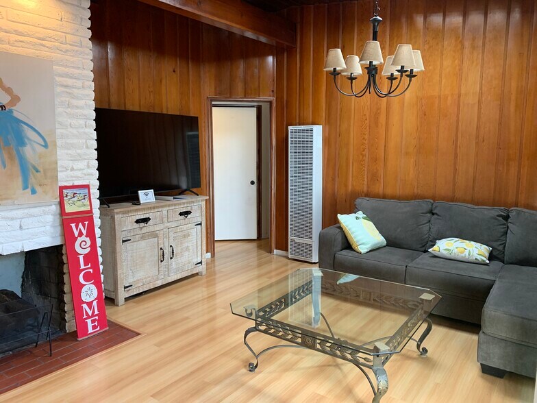 Building Photo - 1430 Manhattan Beach Blvd