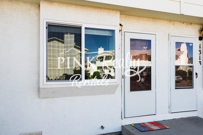 Building Photo - Great 2-Story Townhome in Soaring Eagle