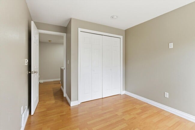 Building Photo - 2227 SE 8th Pl