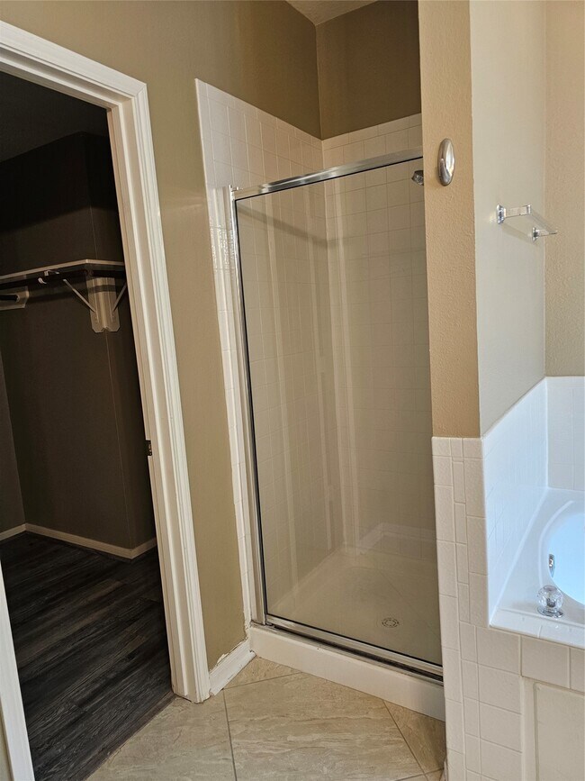 Building Photo - 27182 Kings Manor Dr S