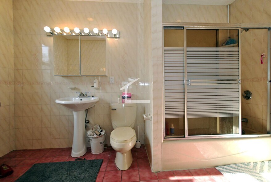 Building Photo - 215 Saint Paul St