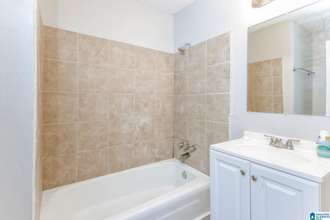 Building Photo - 2905 Westview Dr