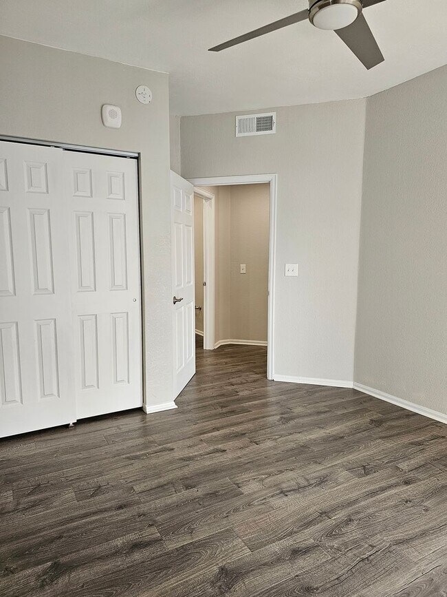 Building Photo - Beautifully Updated Two Bedroom Condo. Second Bedroom can be used as an Office/Flex Space.