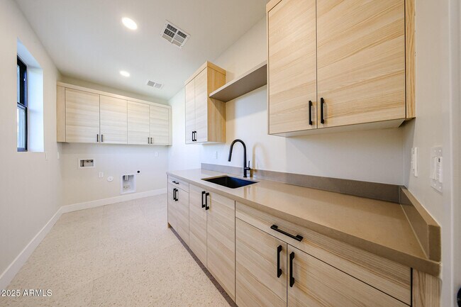 Building Photo - 6314 N 10th Dr