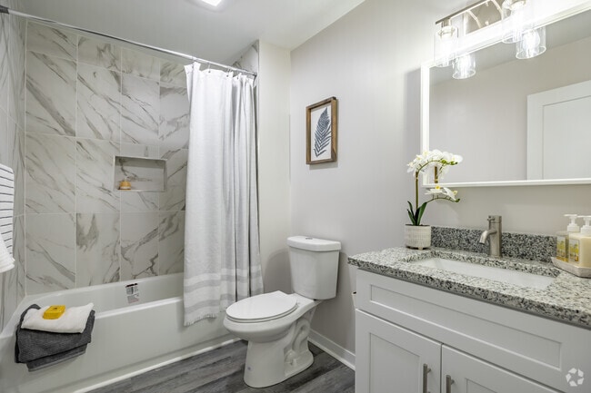 2BR, 1BA - 880SF - Flint River Apartment Homes