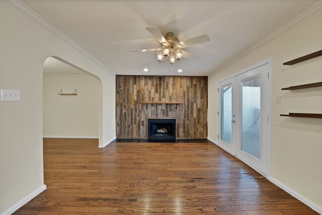 Building Photo - 2303 Park Hill Dr