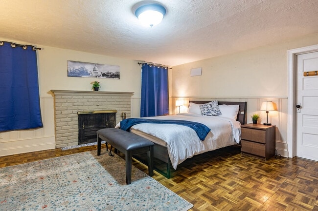 Building Photo - 809 Chetworth Pl